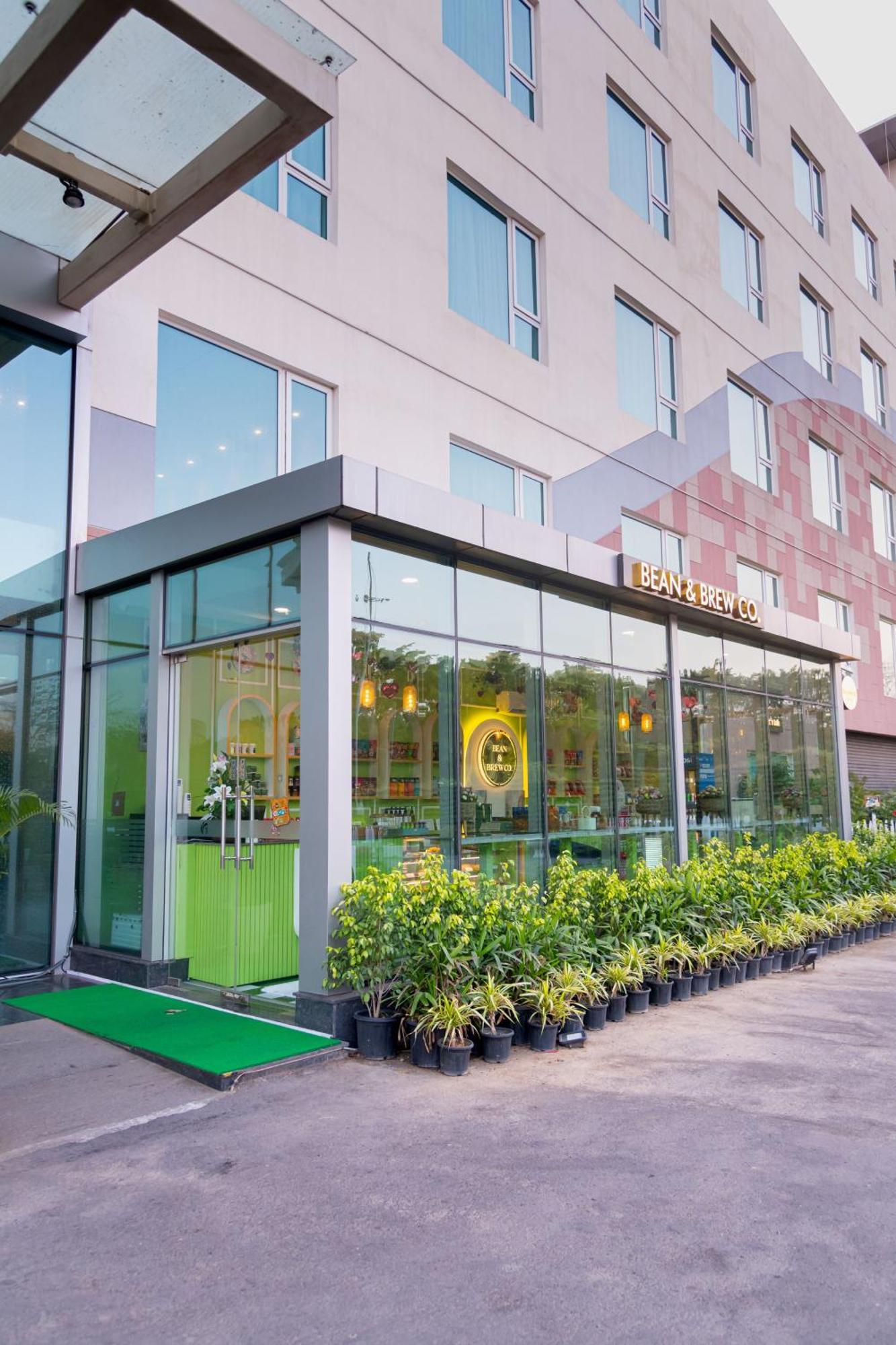 Expoinn Suites And Convention Greater Noida Exterior photo