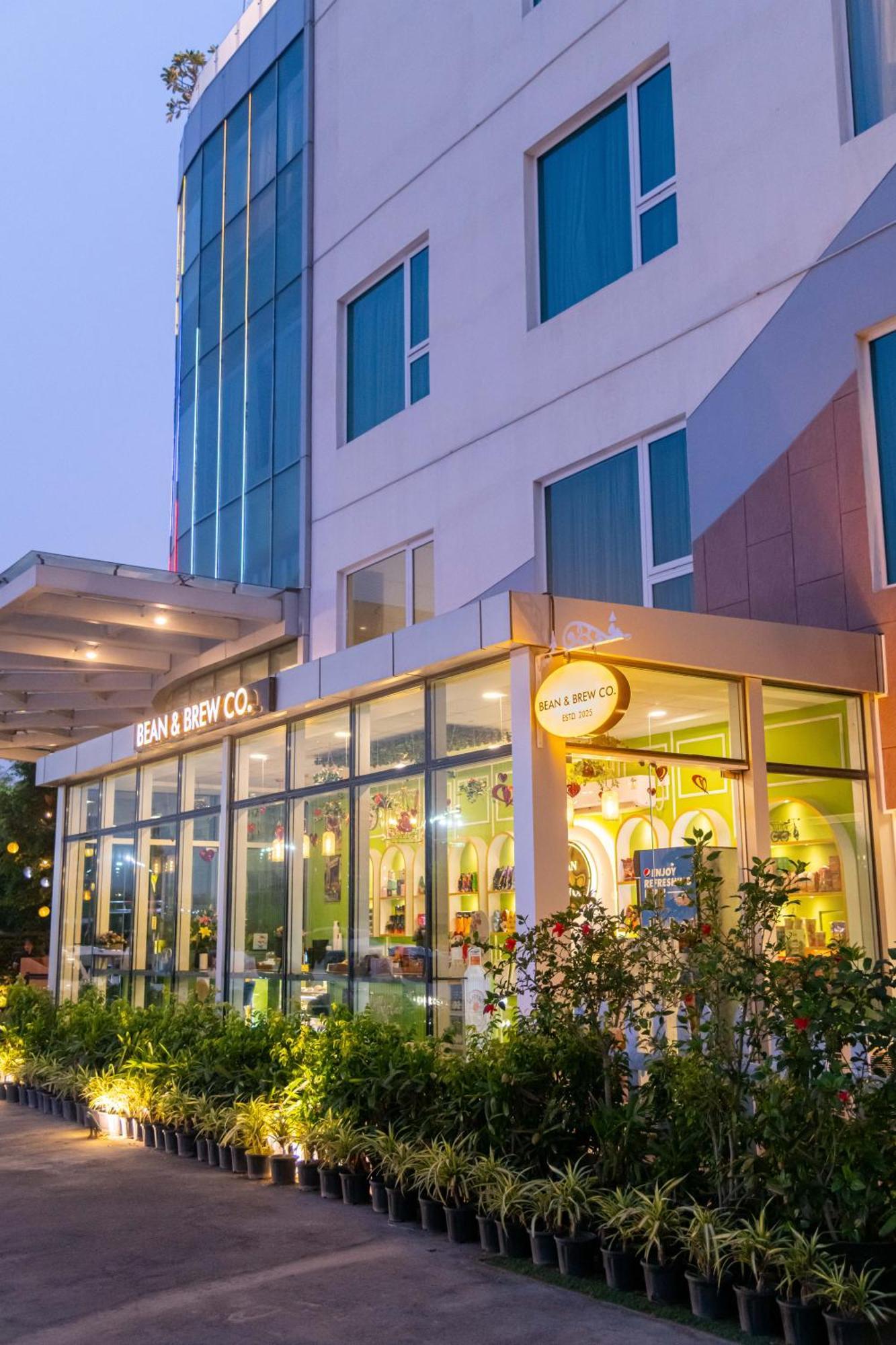 Expoinn Suites And Convention Greater Noida Exterior photo