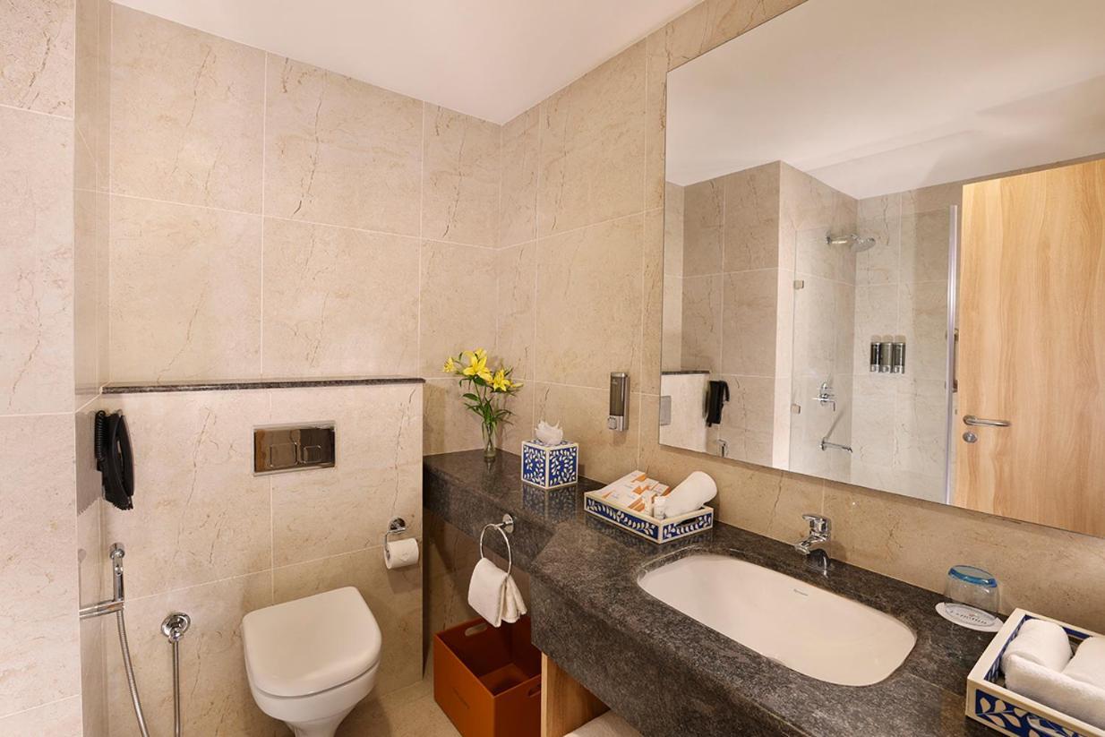 Expoinn Suites And Convention Greater Noida Exterior photo